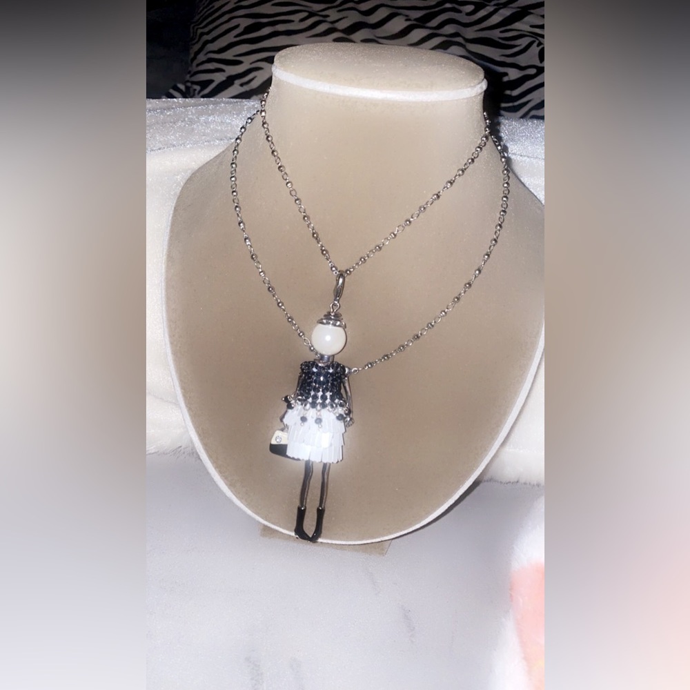 🌺RS NECKLACE With Lady Pendant Head Faux Pearl Beaded Vest, Purse, Boots, Etc.